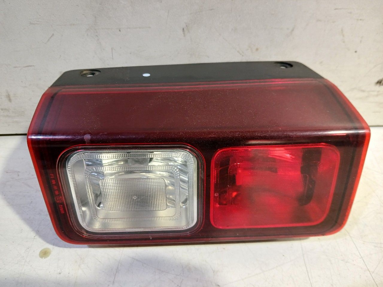 Achterlicht rechts onder Renault Trafic tail light single usado en Menorca foto 2