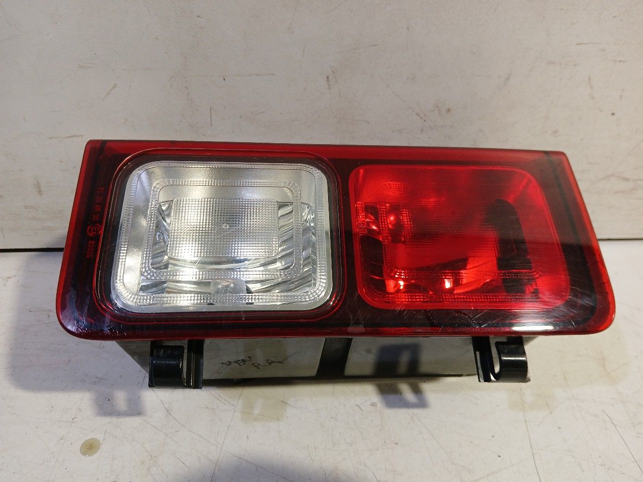 Achterlicht rechts onder Renault Trafic tail light single usado en Menorca