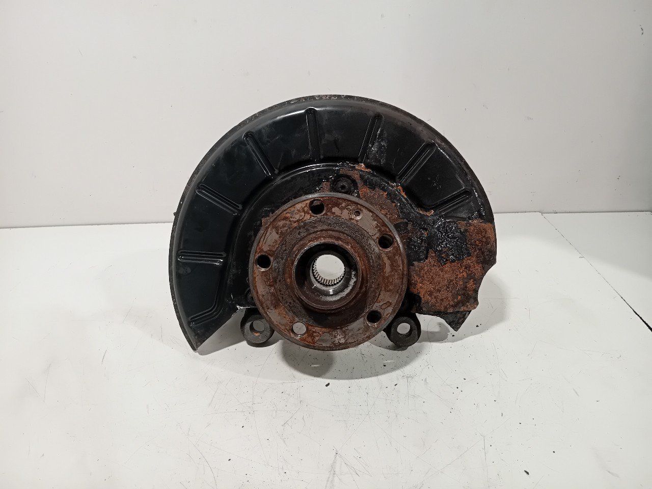 Wielnaaf links voor Volkswagen Tiguan wheel hub usado en Menorca