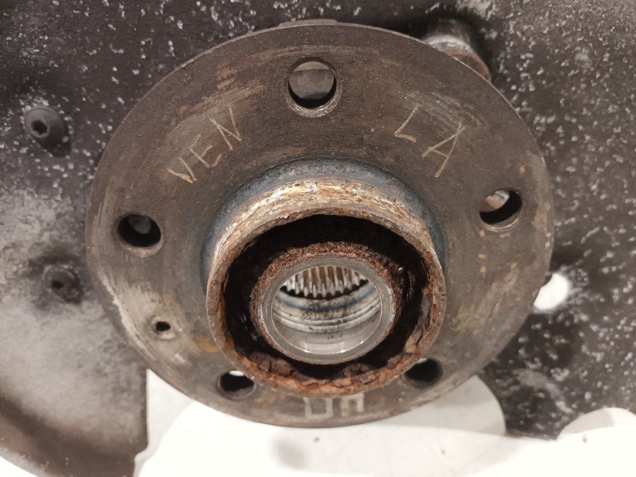 Wielnaaf links achter Audi A4 wheel hub usado en Menorca foto 6