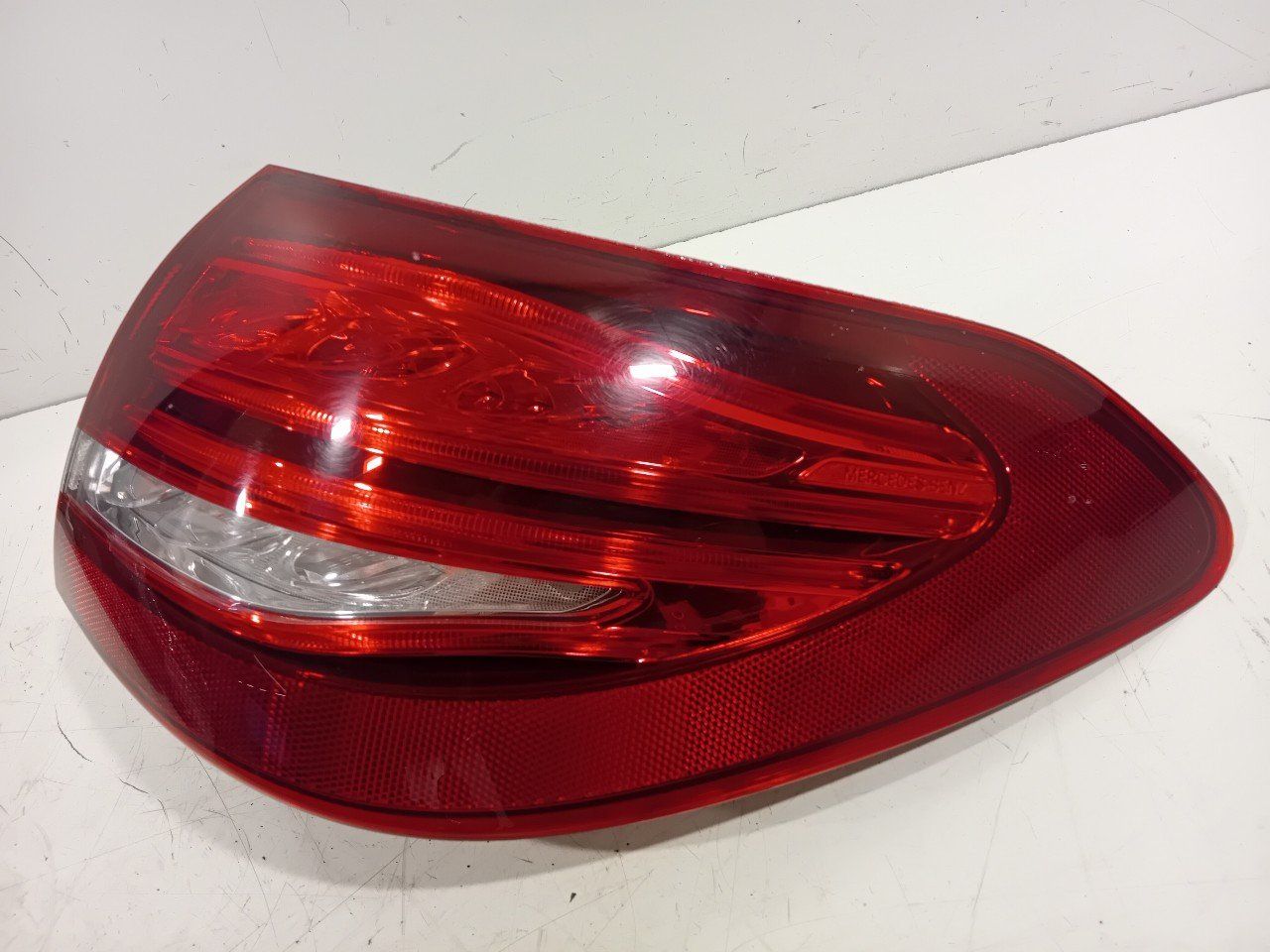 Achterlicht carrosserie rechts Mercedes-Benz C-Clase tail light single usado en Menorca foto 2