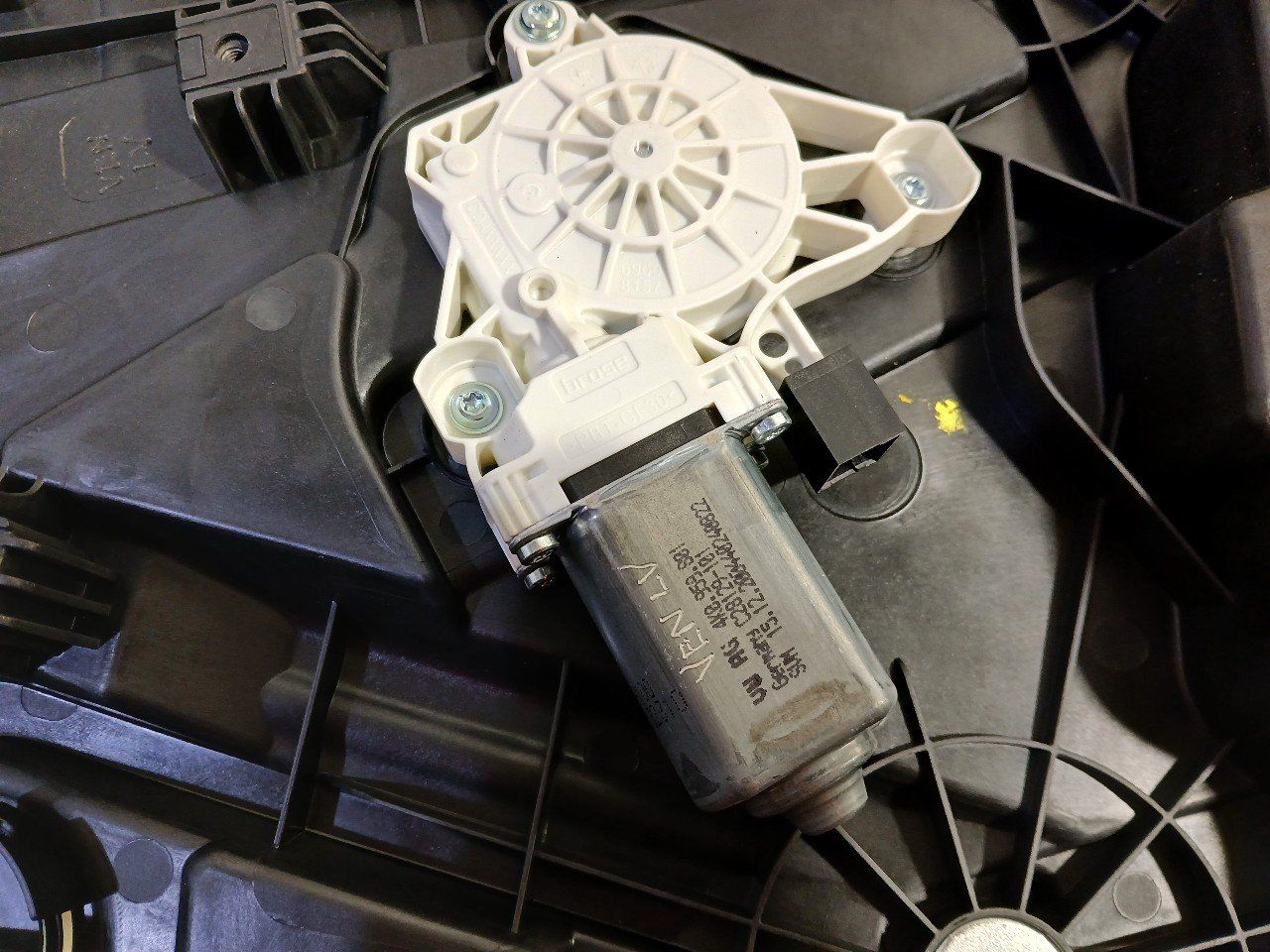 Raammechaniek elektrisch links voor Skoda Enyaq window mechanism usado en Menorca foto 2
