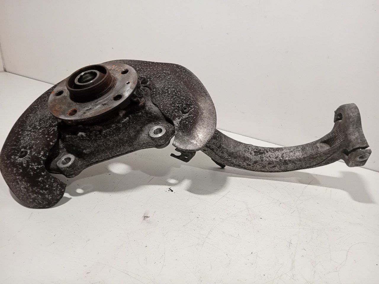 Wielnaaf links voor Audi A4 wheel hub usado en Menorca foto 5