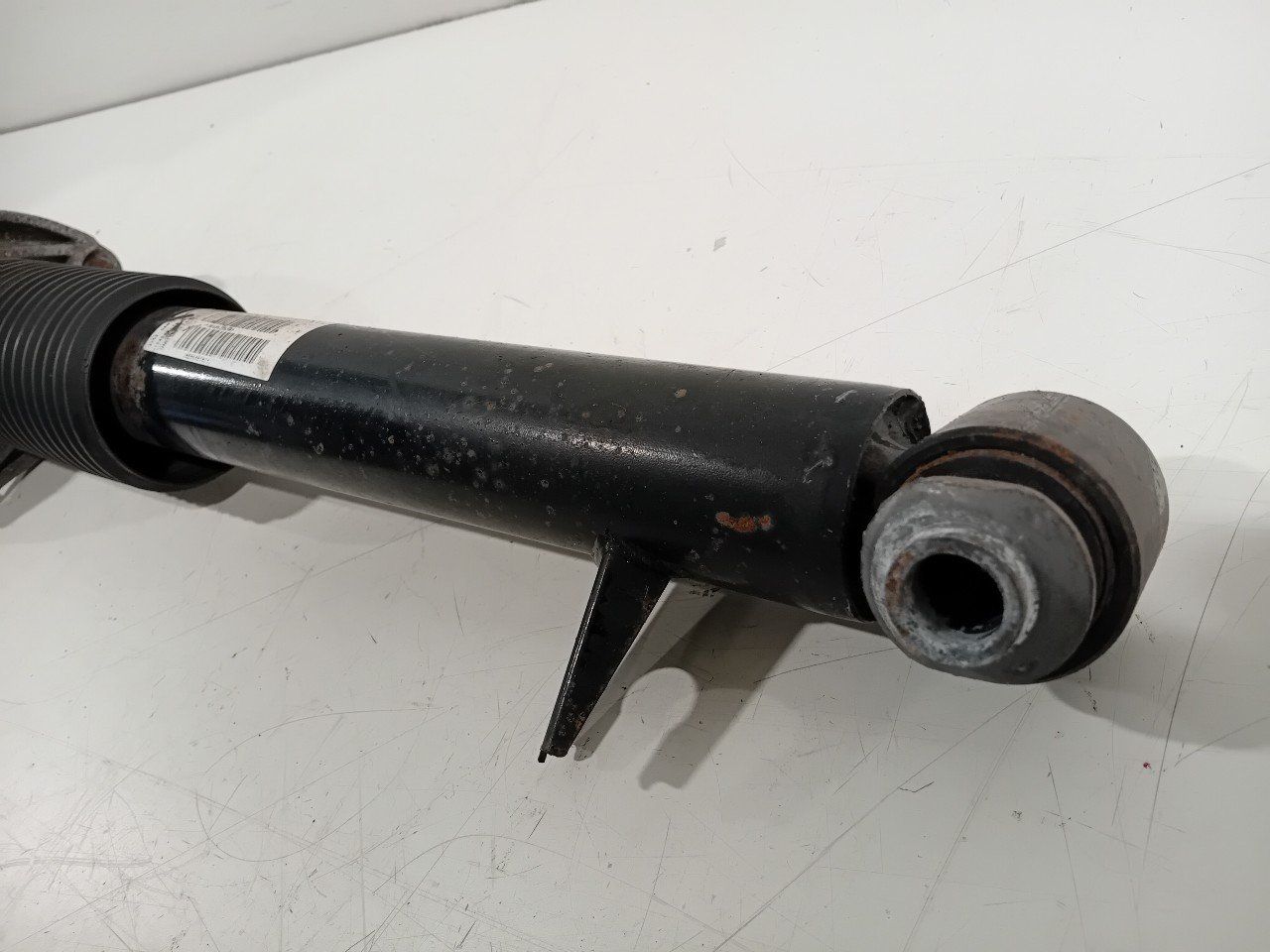 Schokbreker links achter BMW X5 shock absorber single usado en Menorca foto 3