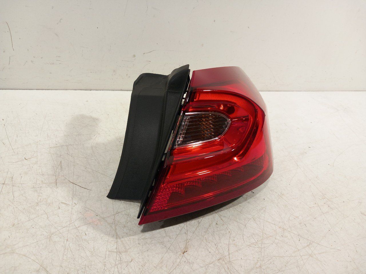 Achterlicht carrosserie rechts Ford Fiesta tail light single usado en Menorca foto 2