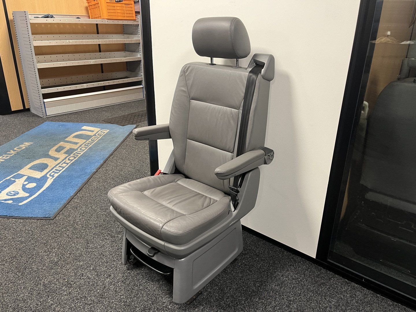 Volkswagen Multivan / Transporter draaistoel bijrijders stoel Luxe stoel Passagiersstoel Draai plato Comfortstoel Stoel Stoelen Lendesteun Armsteun Passagierstoel Bijrijderstoel Bestuurderstoel seat single usado en Menorca foto 3