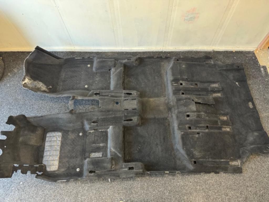 Volkswagen Touran 5T 5T1 5TA Vloerbedekking 7 Persoons carpeting usado en Menorca