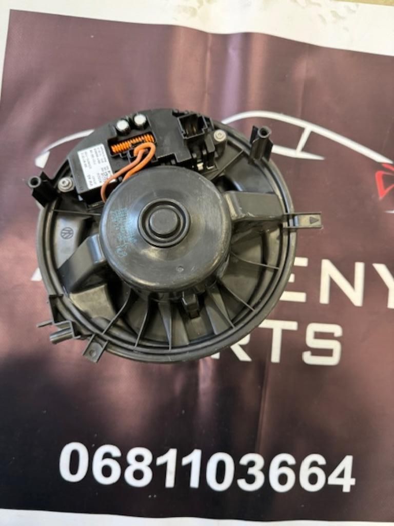 Volkswagen Seat Skoda Audi Aanjager Kachel Motor 5Q0907521 heater engine booster usado en Menorca foto 2