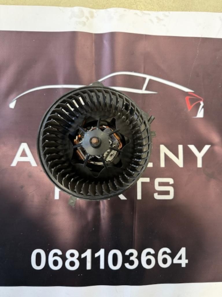 Volkswagen Seat Skoda Audi Aanjager Kachel Motor 5Q0907521 heater engine booster usado en Menorca