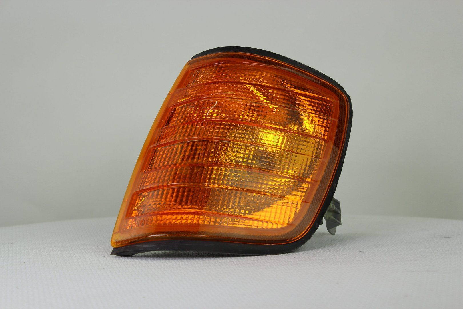 Mercedes 124 Knipperlicht LINKS (10-92/05-93) BD2100L RESTPARTIJ blinker single usado en Menorca