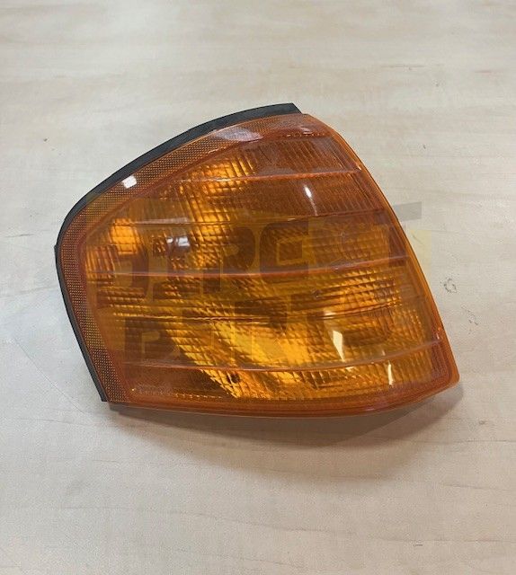 Mercedes-Benz C-Clase (6/93-3/01) (W202) knipperlicht Rechts oranje MQ+ A2028260643 Oldtimer RESTPARTIJ! blinker single usado en Menorca