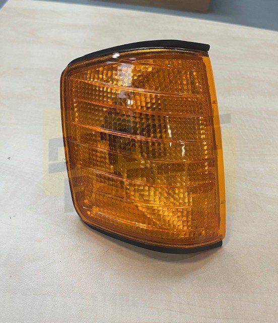 Mercedes-Benz W201 knipperlicht Rechts oranje MQ+ BC2101R Oldtimer RESTPARTIJ! blinker single usado en Menorca