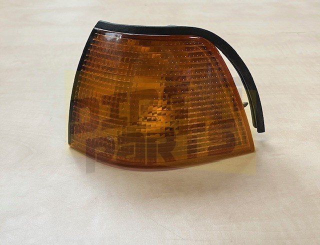 BMW 3-serie Compact/Sedan/Touring (9/90-10/00) (E36) knipperlicht Links oranje (licht beschadigd)MQ+ 0640905 Oldtimer RESTPARTIJ! blinker single usado en Menorca