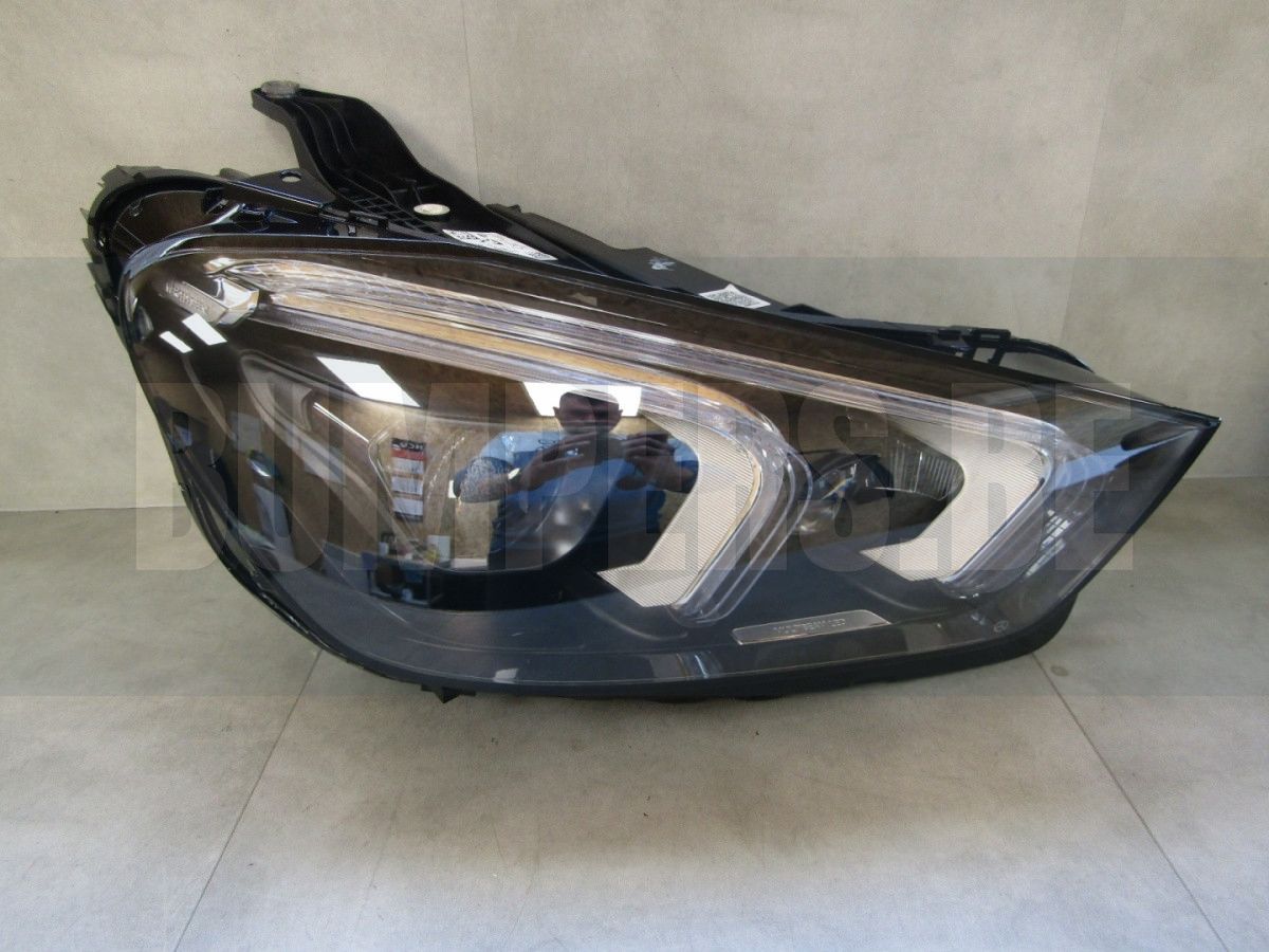 KOPLAMP MERCEDES GLE 167 VOLLEDIGE LED MULTIBEAM 19-23 RECHTS A1679068607 Z403/K1/2A head lamp single usado en Menorca