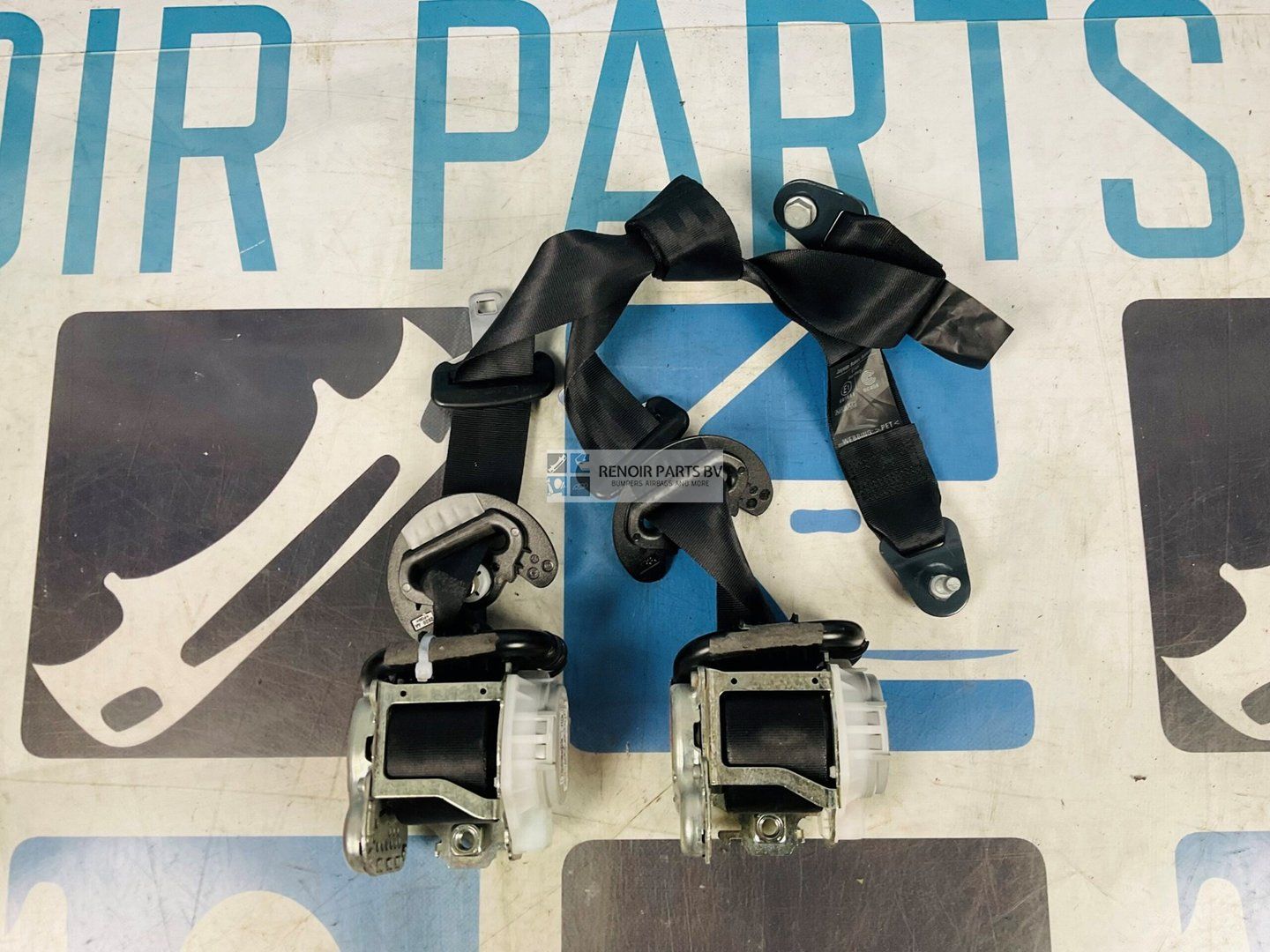 Gordels Peugeot Expert L+R Links Rechts 804889 2019-2023 3-A38-6294A seatbelt set of 2 usado en Menorca foto 2
