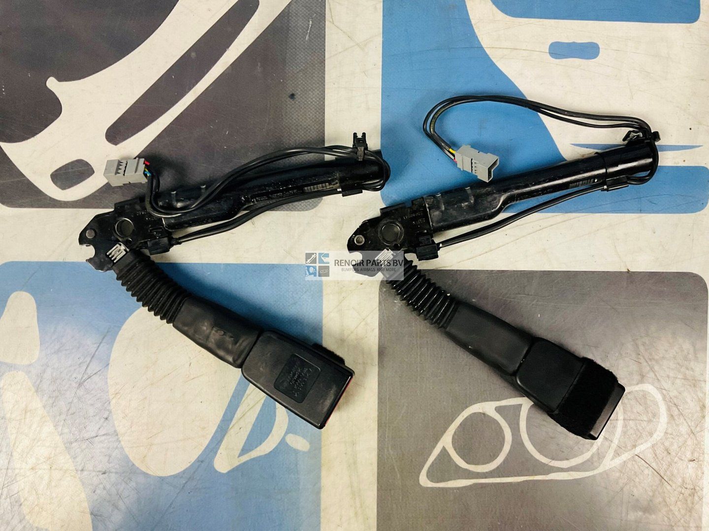 Gordels Ontsteking BMW 1 Serie F20 F21 Links + Rechts 3-A11-7109 seatbelt set of 2 usado en Menorca