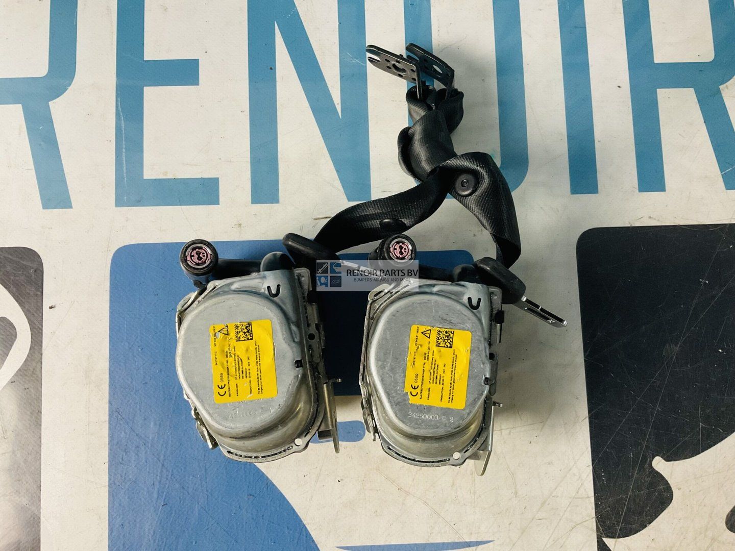 Gordels Volkswagen Golf 8 2021-2024 Links+Rechts Achter Gordelspanner A40-8614 seatbelt set of 2 usado en Menorca foto 3
