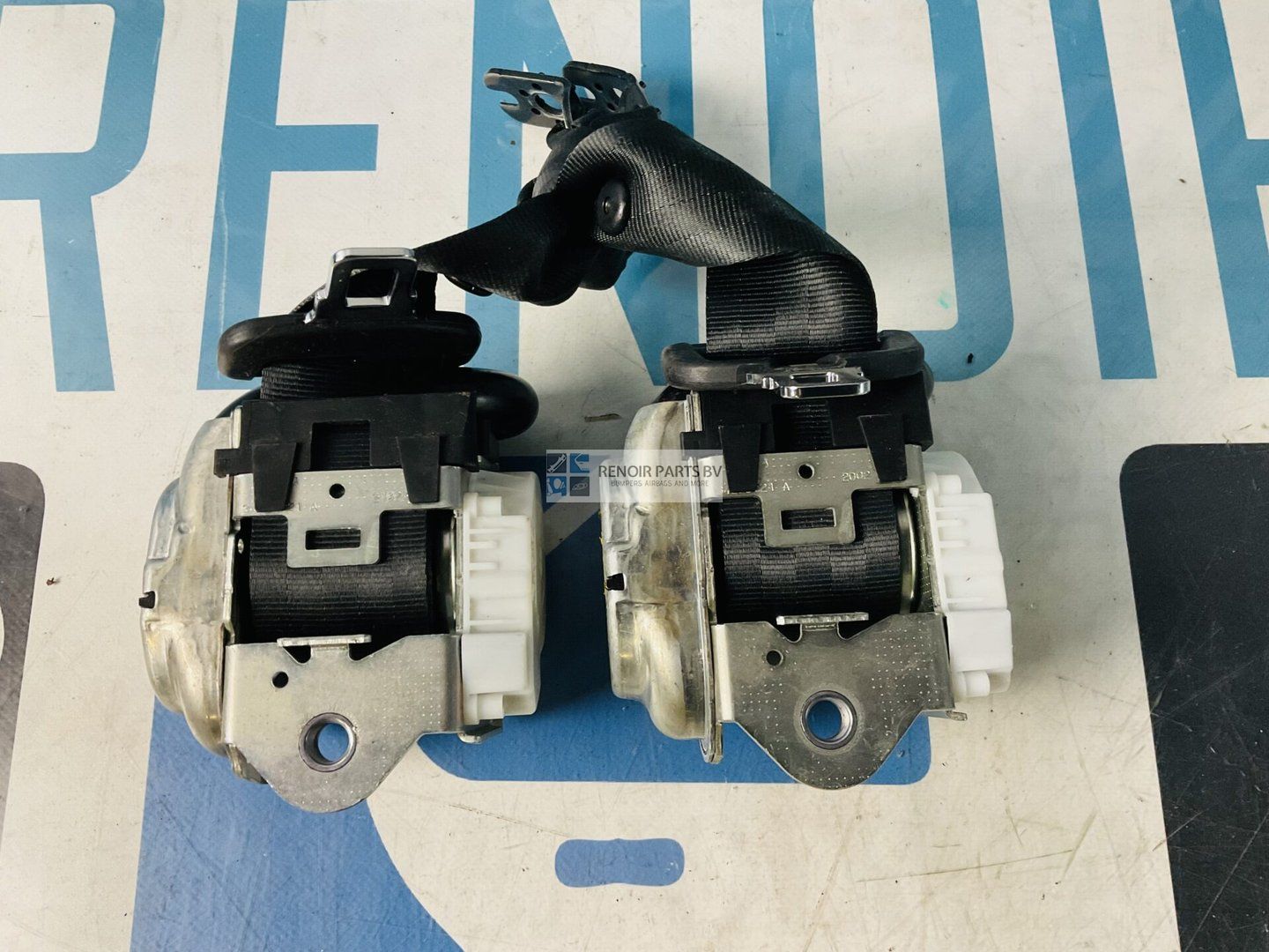 Gordels Volkswagen Golf 8 2021-2024 Links+Rechts Achter Gordelspanner A40-8614 seatbelt set of 2 usado en Menorca foto 2