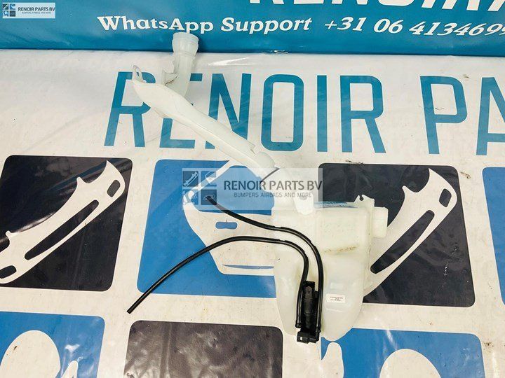 Reservoir Peugeot 2020 2022 9844544180 Ruitenvloeistof 3-G8A-114 headlight sprayer reservoir usado en Menorca