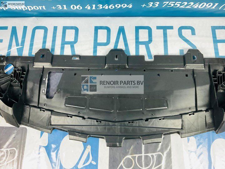 Onderplaat Mercedes A Clase W176 CLA W117 AMG 4-A3-176A engine cover usado en Menorca foto 2