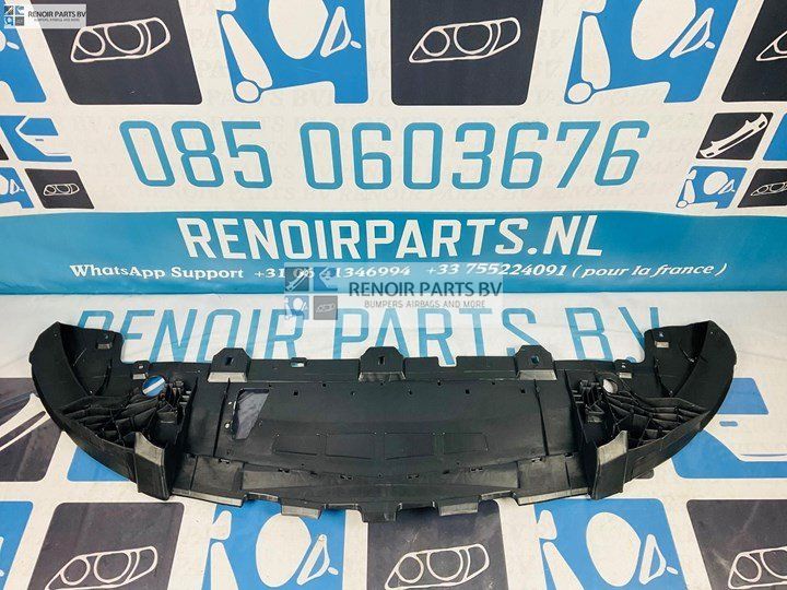 Onderplaat Mercedes A Clase W176 CLA W117 AMG 4-A3-176A engine cover usado en Menorca