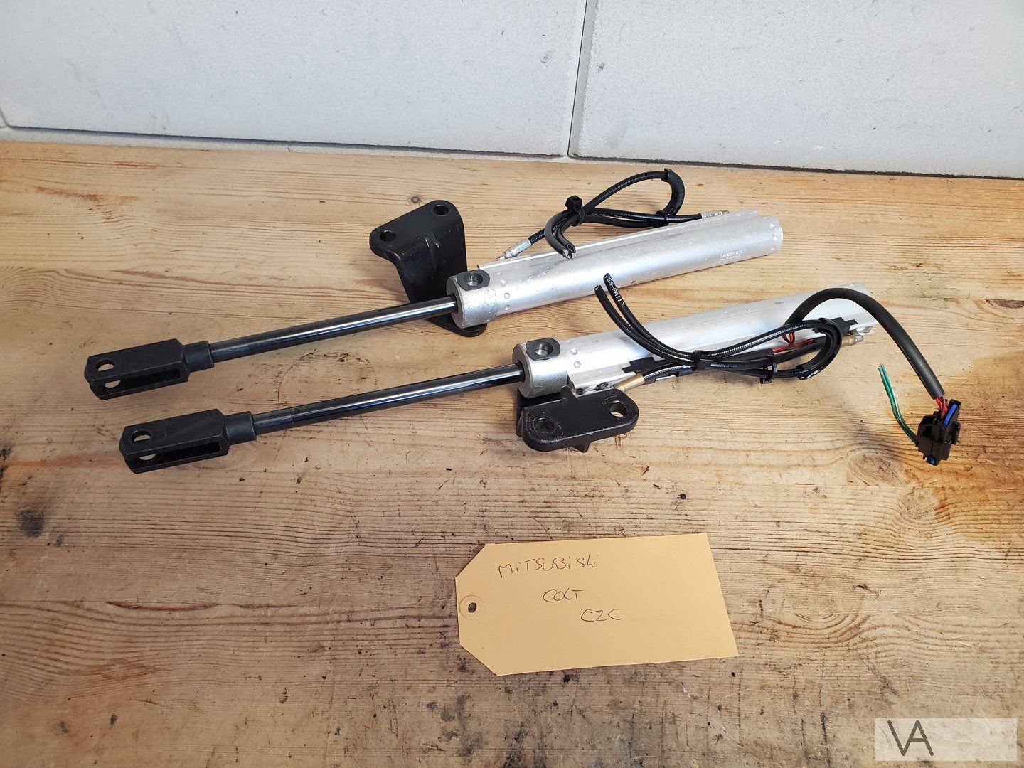 Mitsubishi Colt czc cabrio hydraulische cilinder dakcilinder gas spring gas spring dampers convertible top left and right usado en Menorca