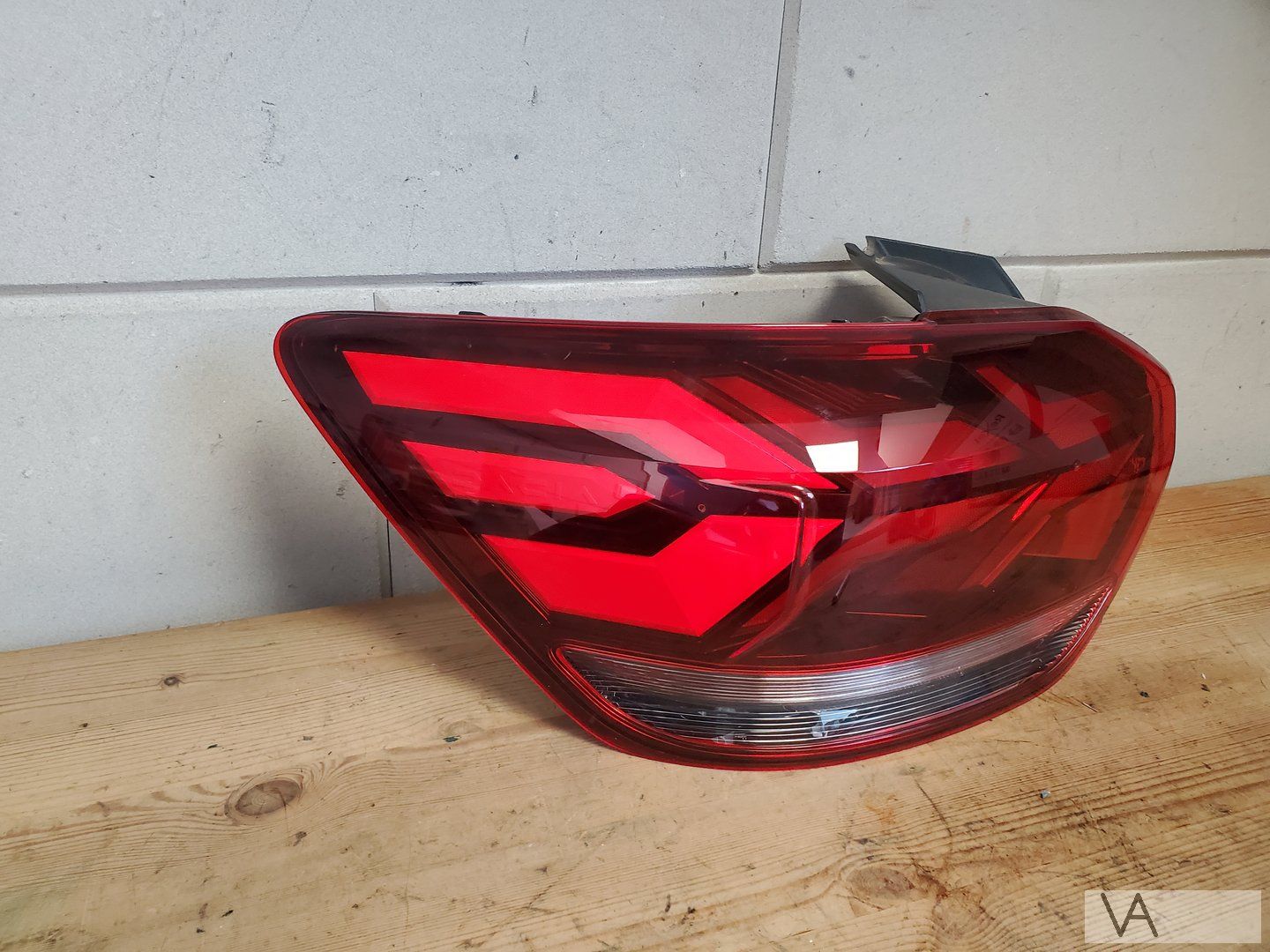 Dacia Sandero 2021 - 2024 achterlicht links schadevrij €100 tail light single usado en Menorca foto 2