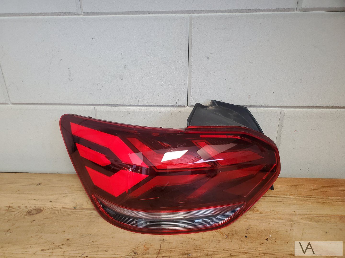 Dacia Sandero 2021 - 2024 achterlicht links schadevrij €100 tail light single usado en Menorca foto 3
