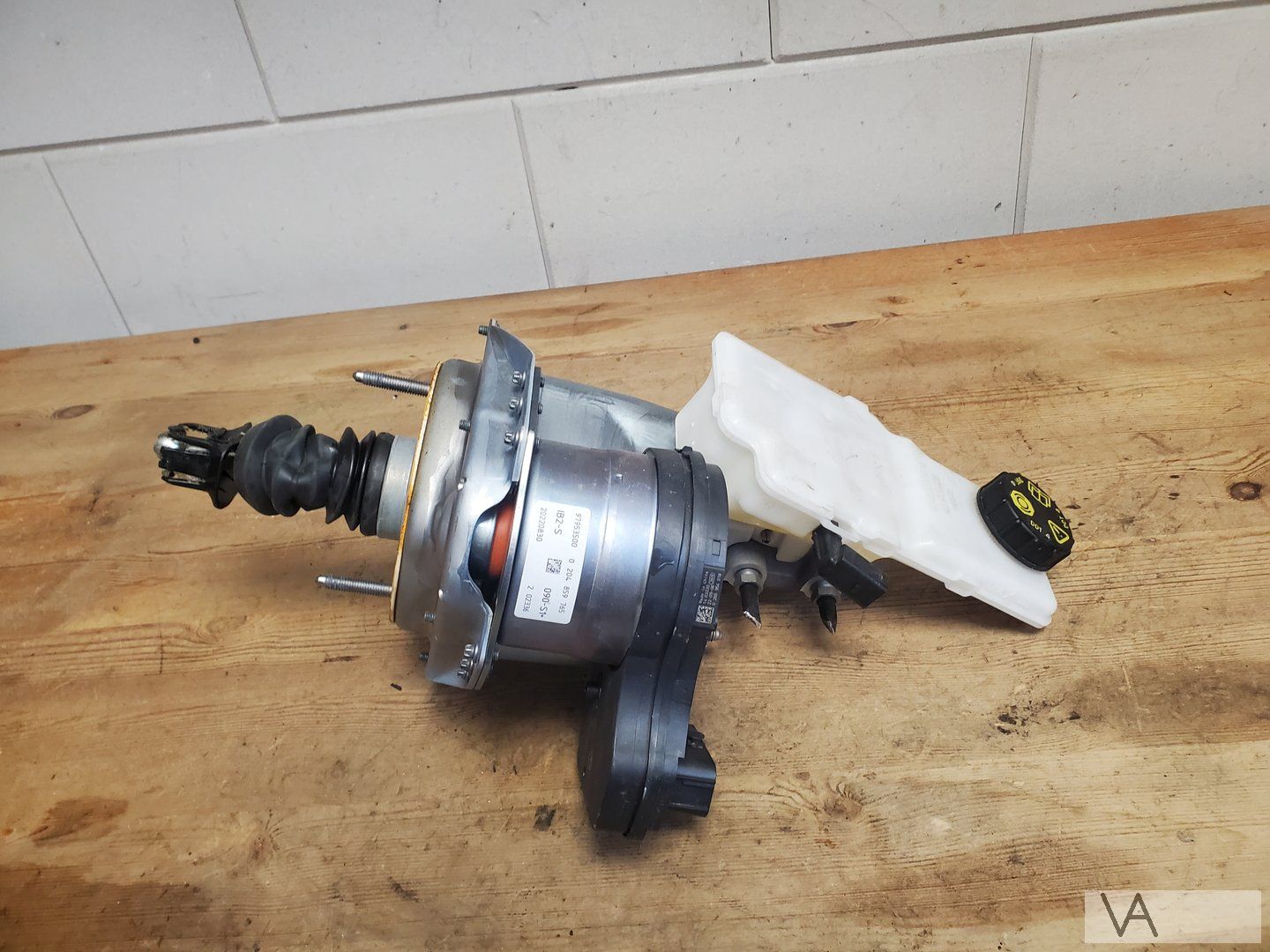 Lynk & co 01 2020 - 2024 rembekrachtiger + cilinder completo brake booster with master cylinder usado en Menorca foto 3