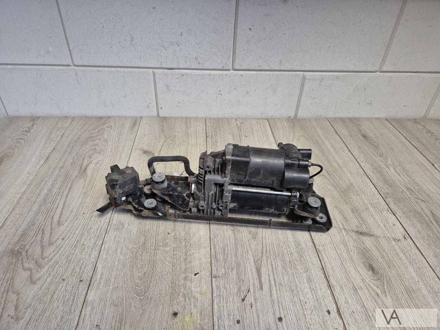 BMW 5 serie E61 2003 - 2010 luchtpomp compressor luchtvering compressor air pump suspension usado en Menorca