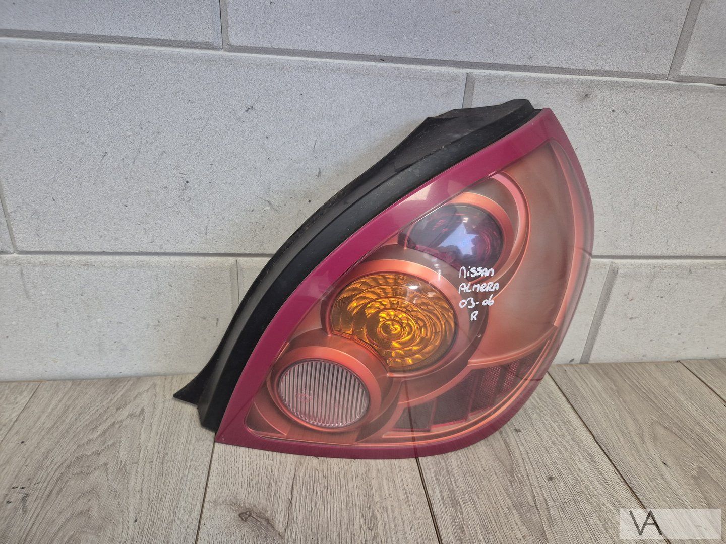 Nissan Almera hatchback 2003 - 2007 achterlicht rechts €150 tail light single usado en Menorca foto 3
