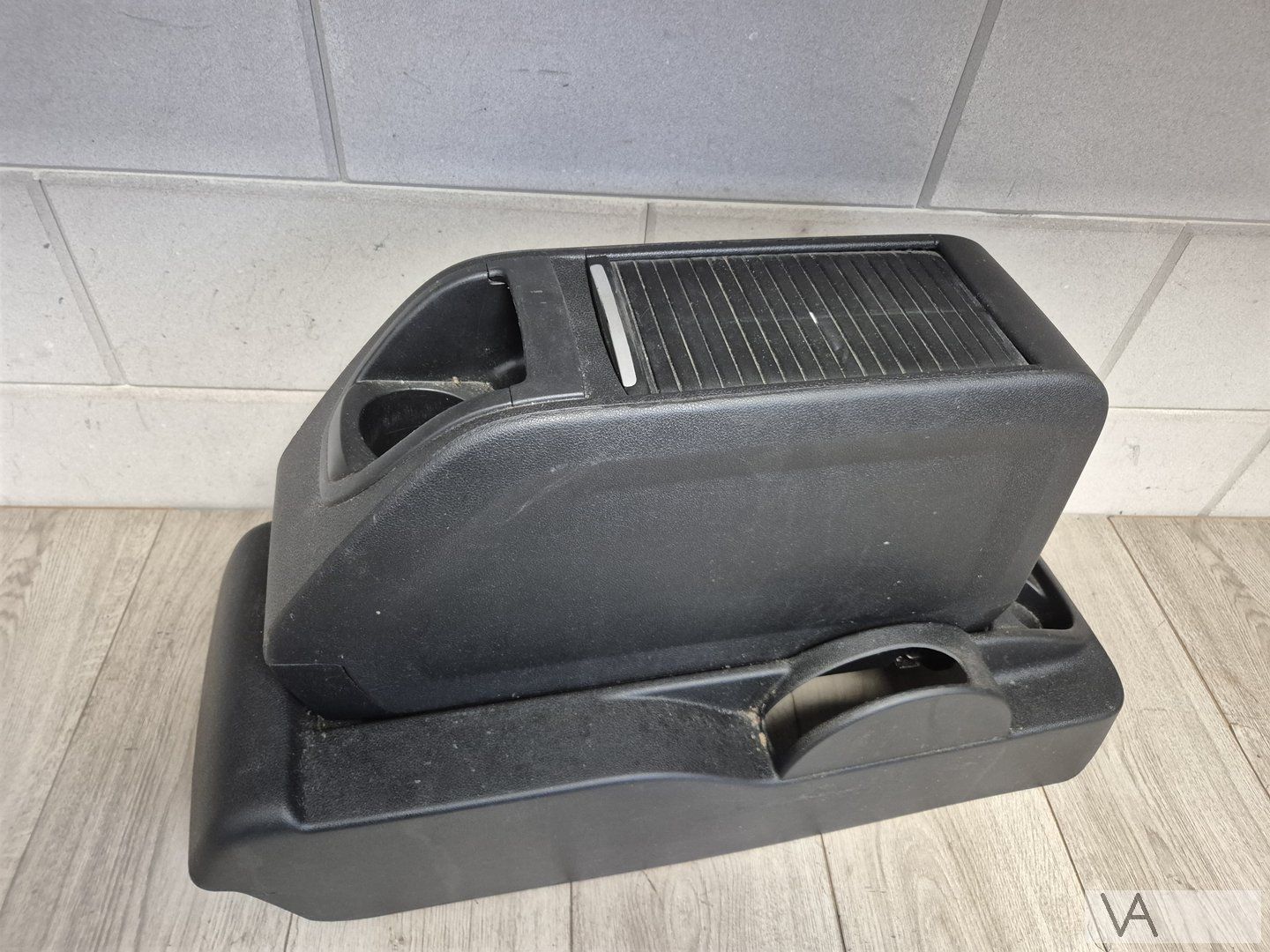 Peugeot Partner / Citroen Berlingo middenconsole armsteun arm rest usado en Menorca foto 3