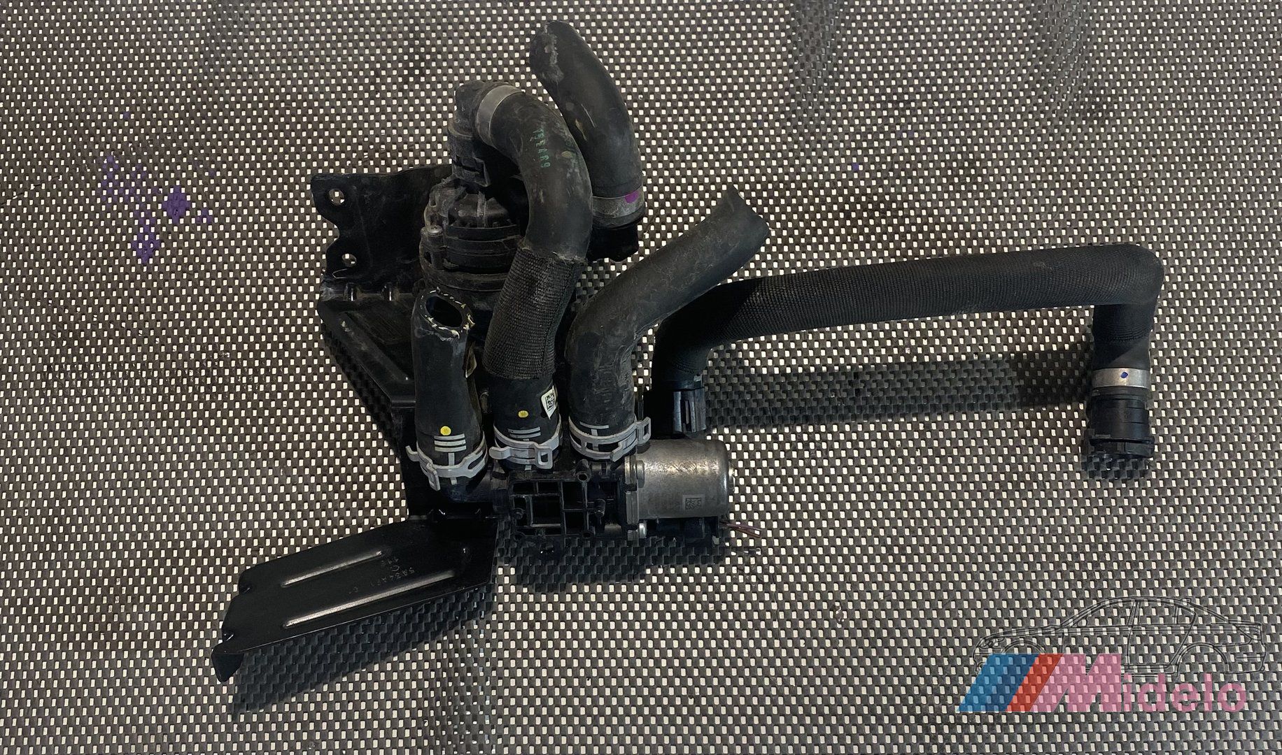BMW X5 (G05) EXTRA WATERPOMP 884061401 extra water pump usado en Menorca