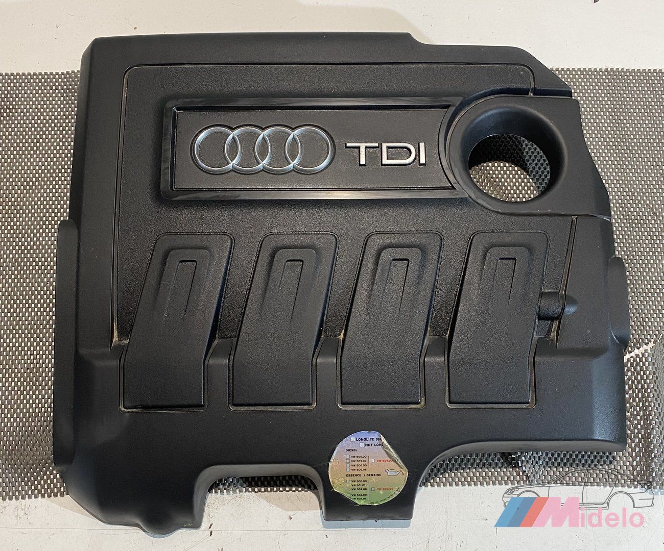 AUDI A1 AFDEKPLAAT MOTOR 03L103925AS engine cover usado en Menorca