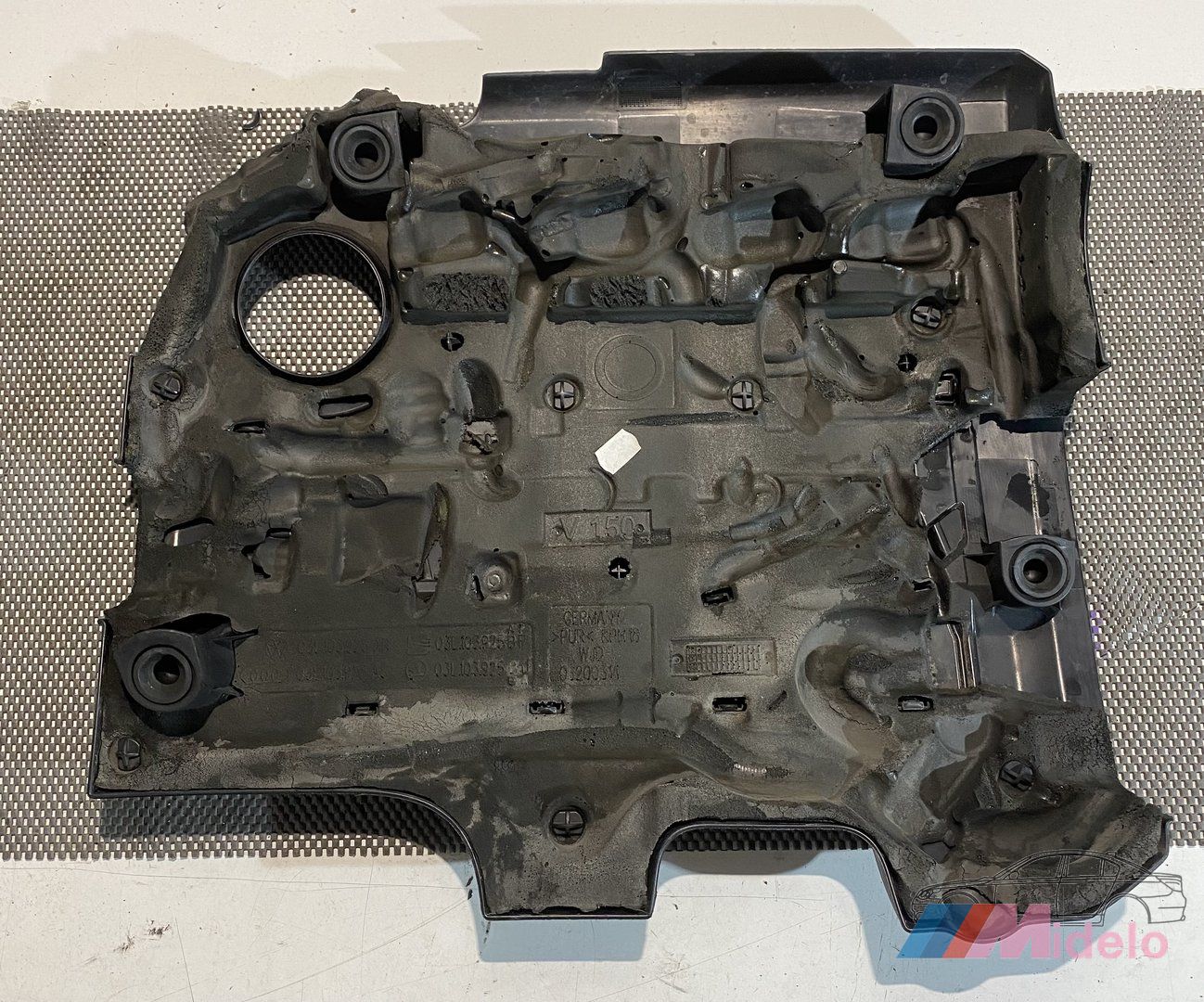 AUDI A1 AFDEKPLAAT MOTOR 03L103925AS engine cover usado en Menorca foto 2