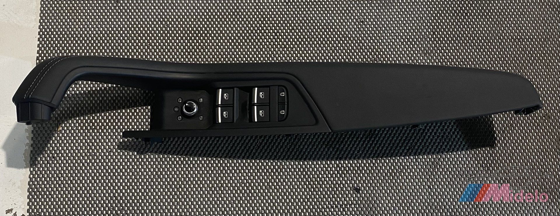 AUDI A5 ARMSTEUN LINKS VOOR 8W0867173A arm rest usado en Menorca