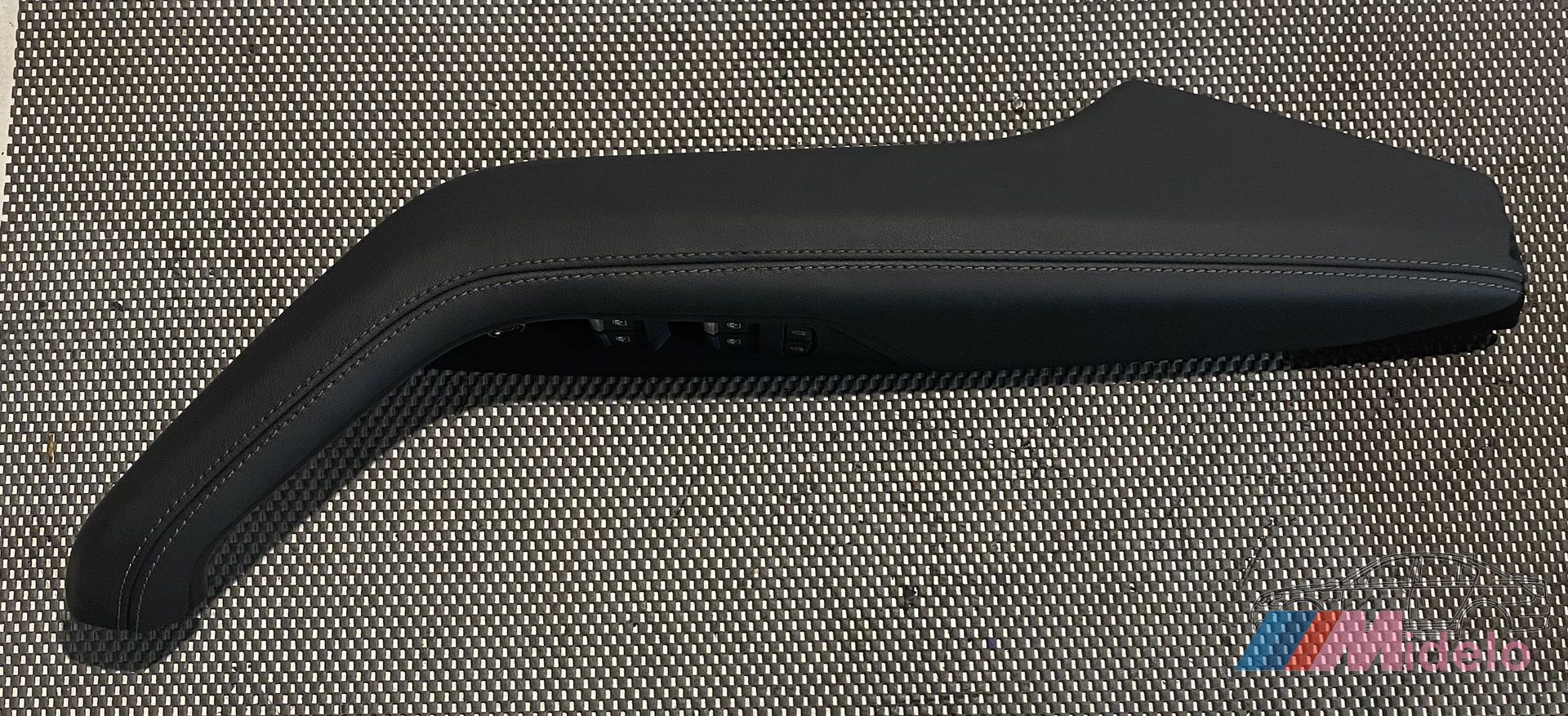 AUDI A5 ARMSTEUN LINKS VOOR 8W0867173A arm rest usado en Menorca foto 2