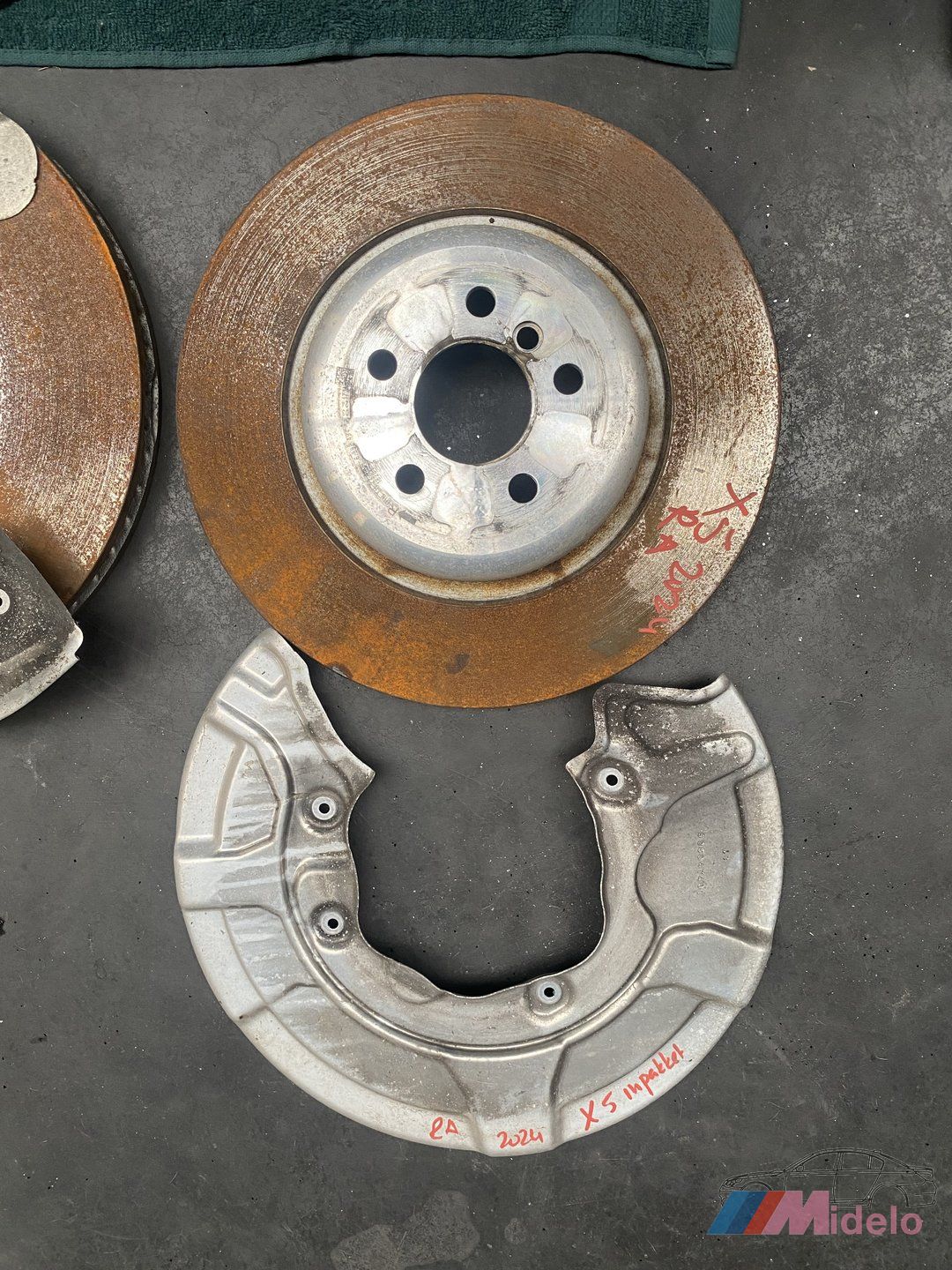 BMW X5 (G05/E95) REMKLAUWEN ROOD MET SCHIJVEN 689735303 brake disk + caliper left and right usado en Menorca foto 4