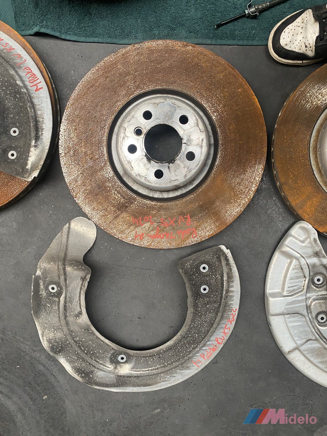 BMW X5 (G05/E95) REMKLAUWEN ROOD MET SCHIJVEN 689735303 brake disk + caliper left and right usado en Menorca foto 5