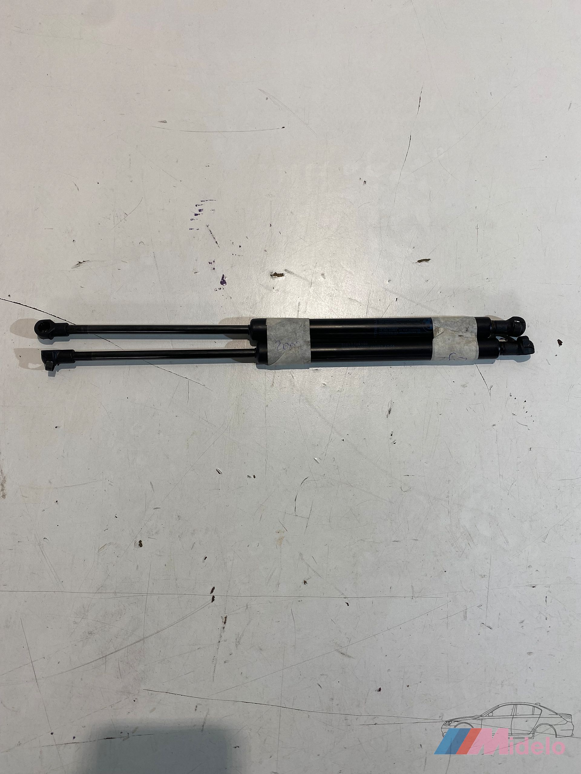 BMW E92/E93 MOTORKAP GASVEREN 51237129190 gas pressure springs usado en Menorca