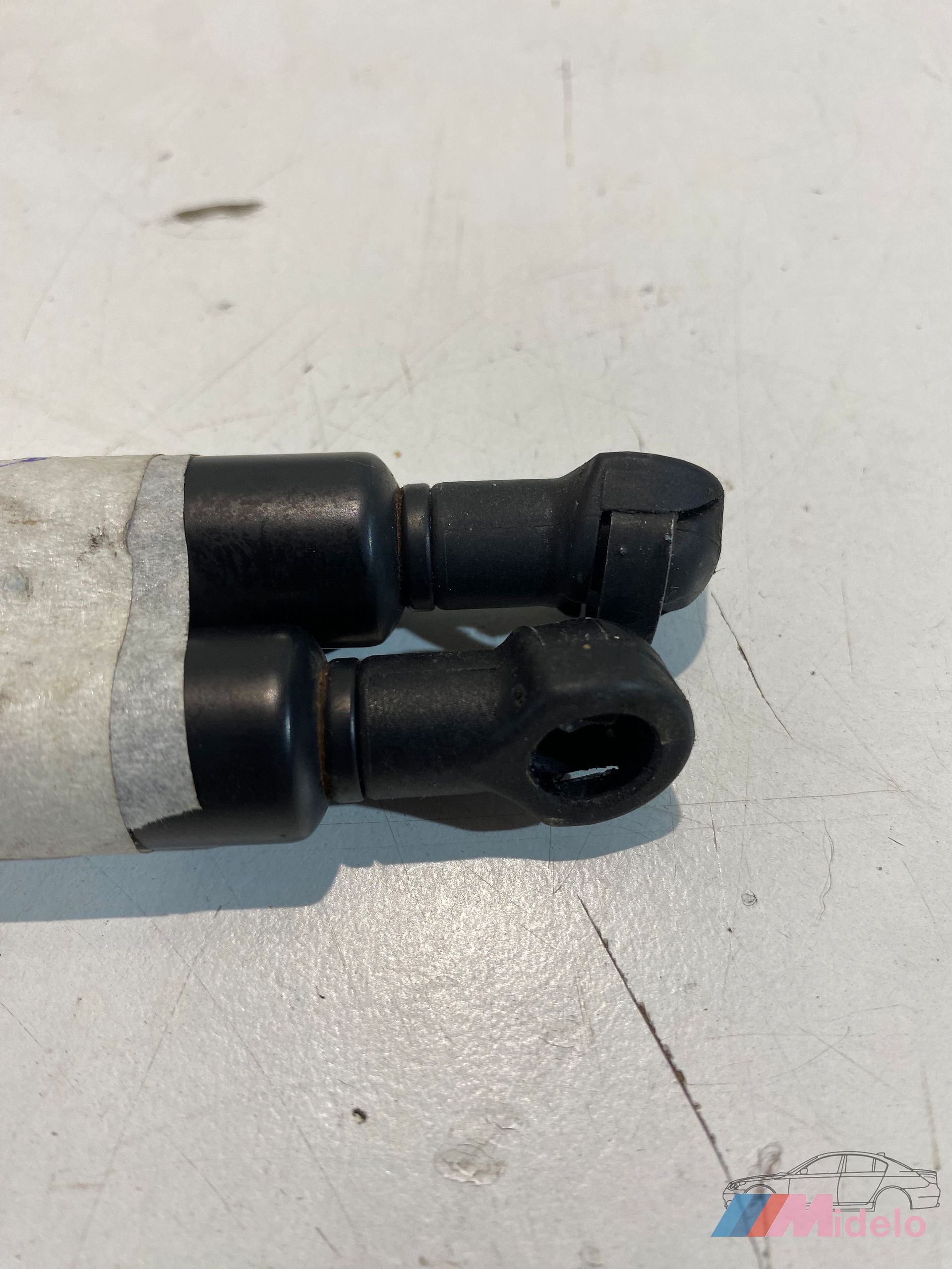 BMW E92/E93 MOTORKAP GASVEREN 51237129190 gas pressure springs usado en Menorca foto 3