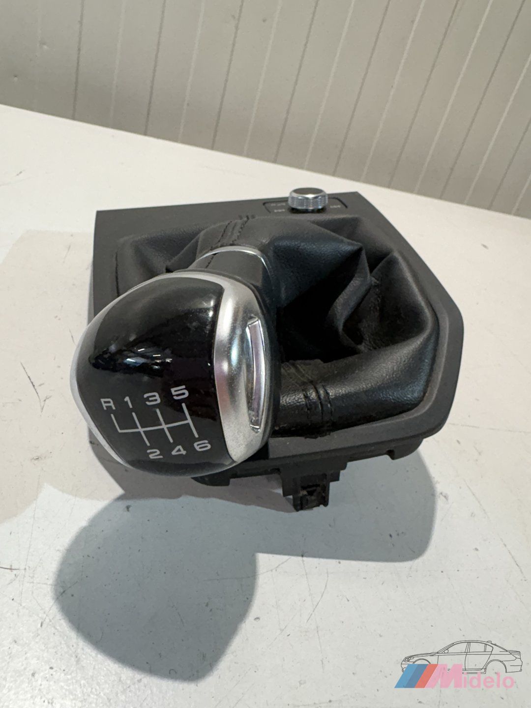 AUDI A1 SCHAKELPOOK 82A863278C gear lever cover usado en Menorca foto 2