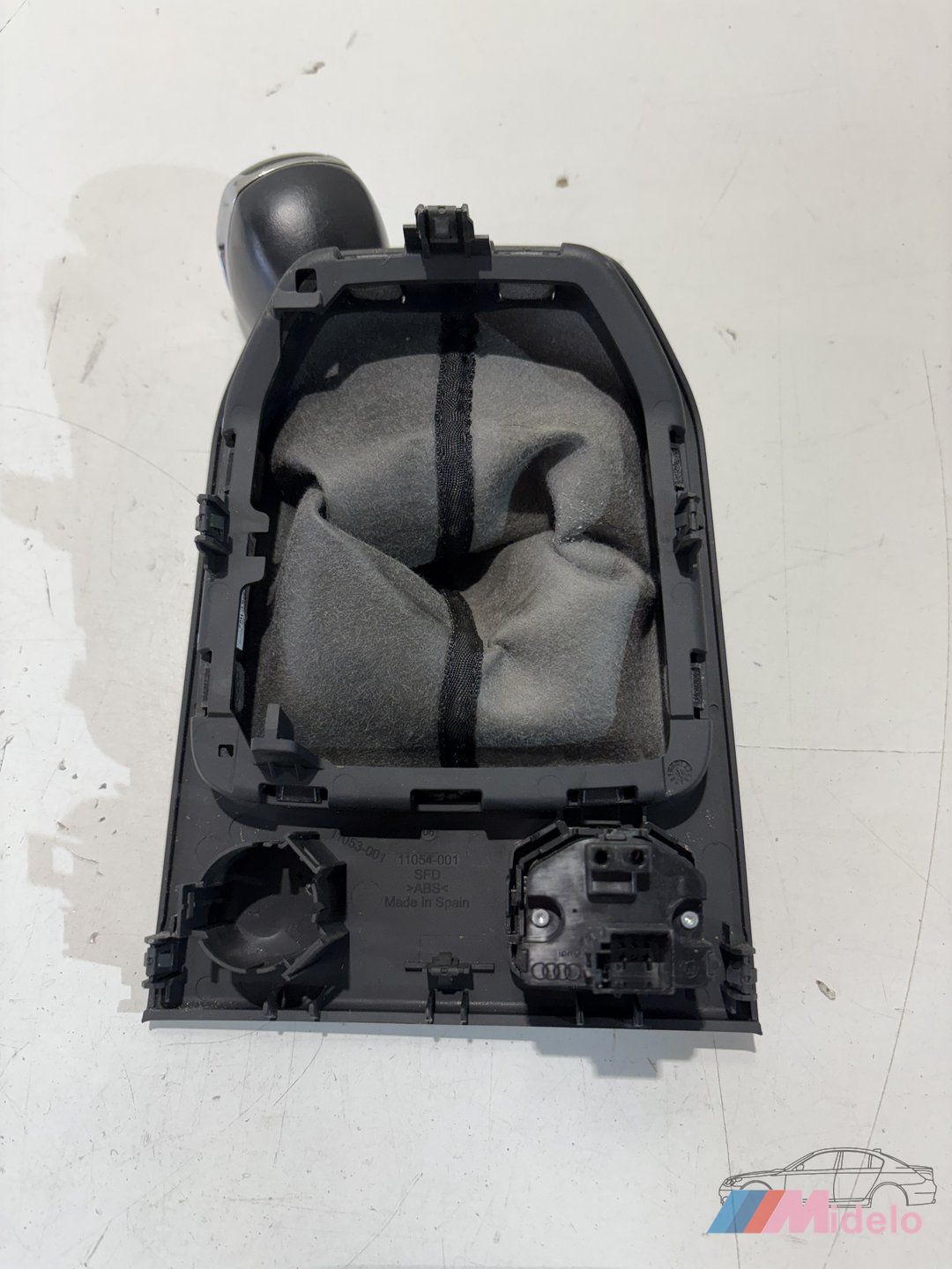 AUDI A1 SCHAKELPOOK 82A863278C gear lever cover usado en Menorca foto 3