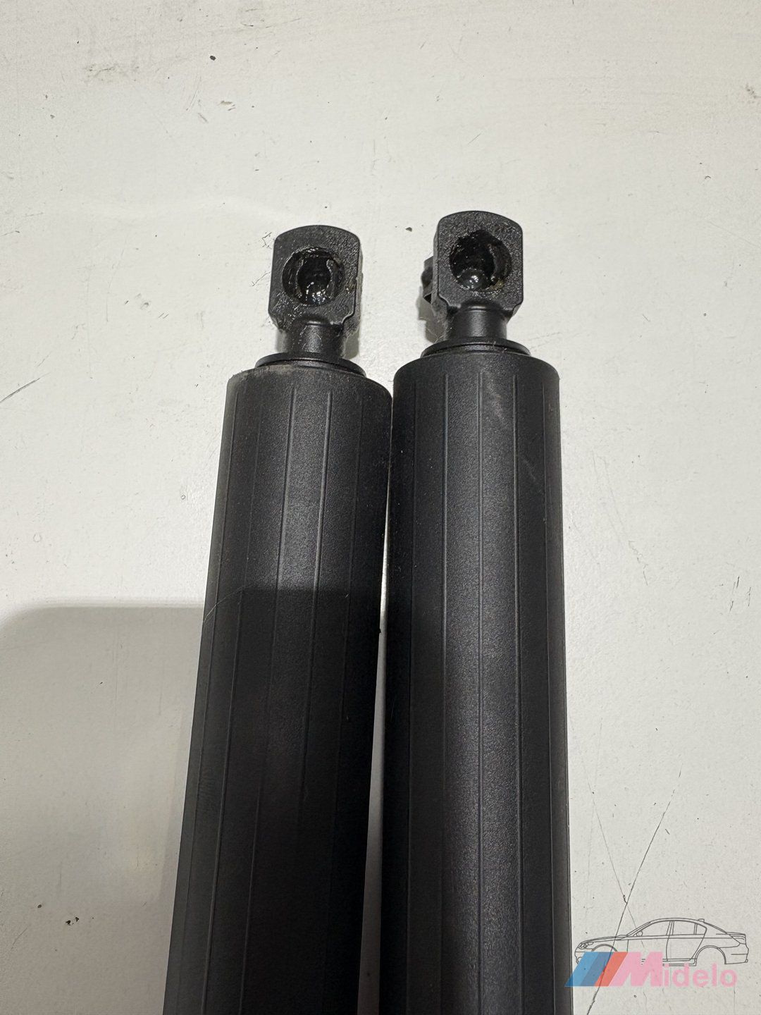 AUDI A3 8Y ACHTERKLEP VEREN ELEKTRISCH 8Y4827851G gas spring gas spring dampers rear lid left and right usado en Menorca foto 2