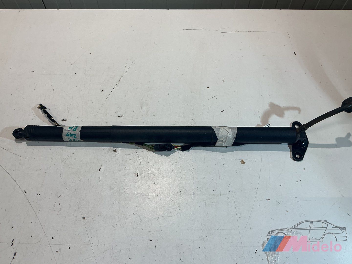 AUDI Q2 ELEKTRISCHE ACHTERKLEP VEER 81A827851A gas spring gas spring dampers rear lid single usado en Menorca