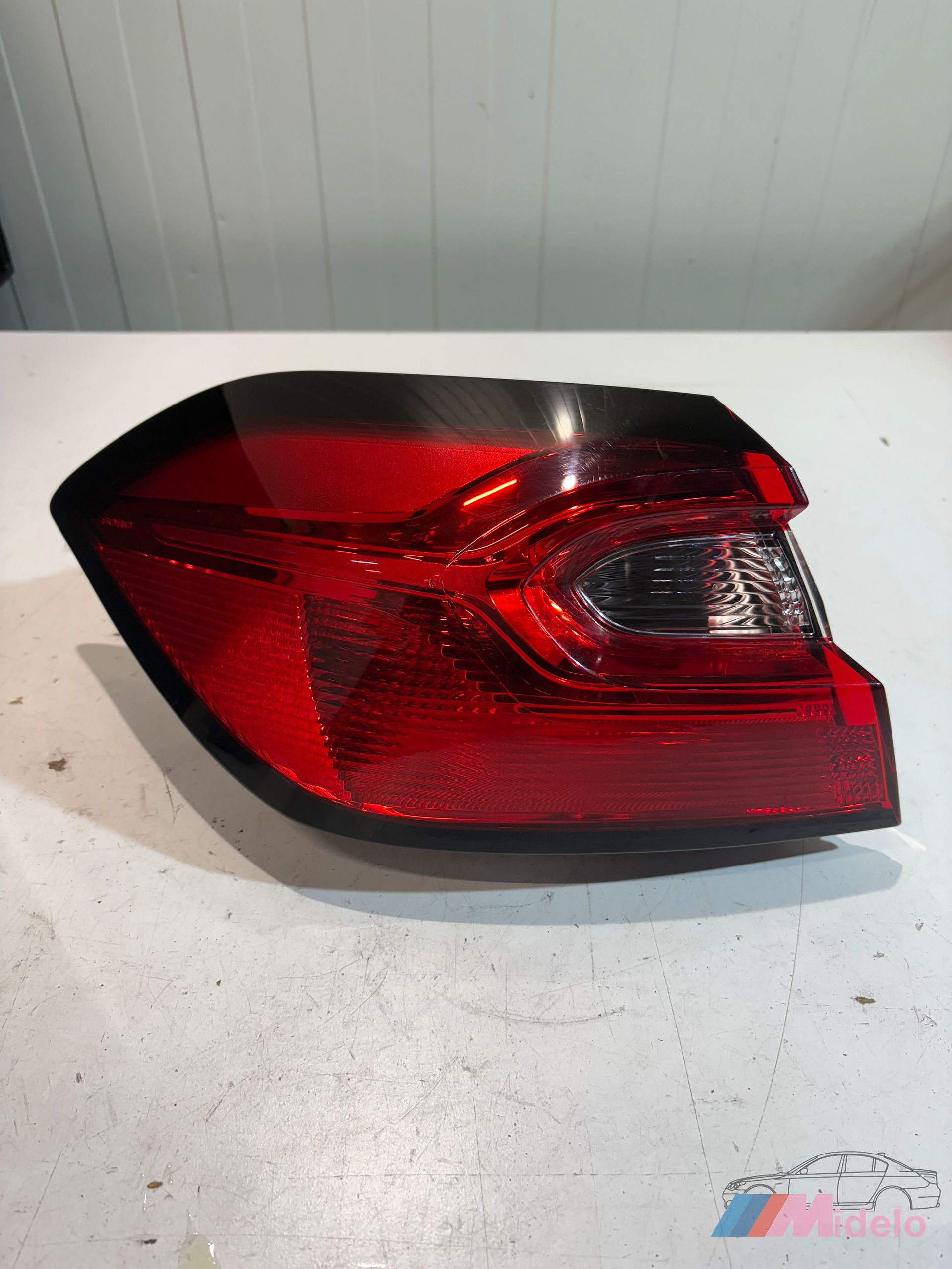 FORD FIESTA ACHTERLICHT LINKS H1BB13405AA tail light single usado en Menorca