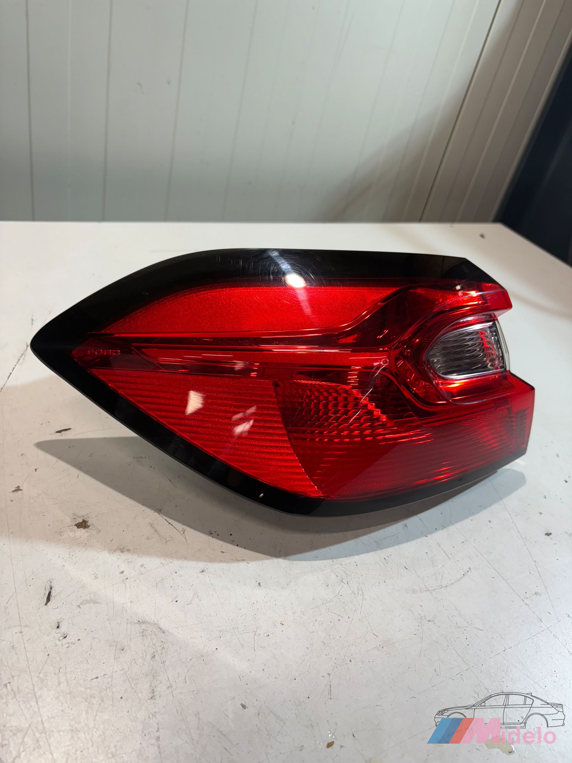 FORD FIESTA ACHTERLICHT LINKS H1BB13405AA tail light single usado en Menorca foto 2