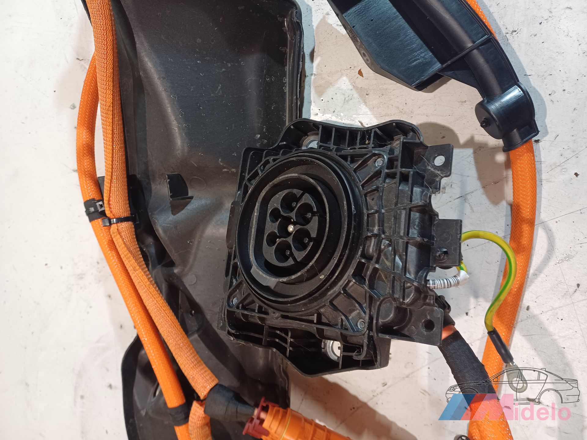 Oplaadaansluiting voor hybride bmw x5 e50 anio 2024 artikelnr 5a83130 charging cable hybrid usado en Menorca foto 2