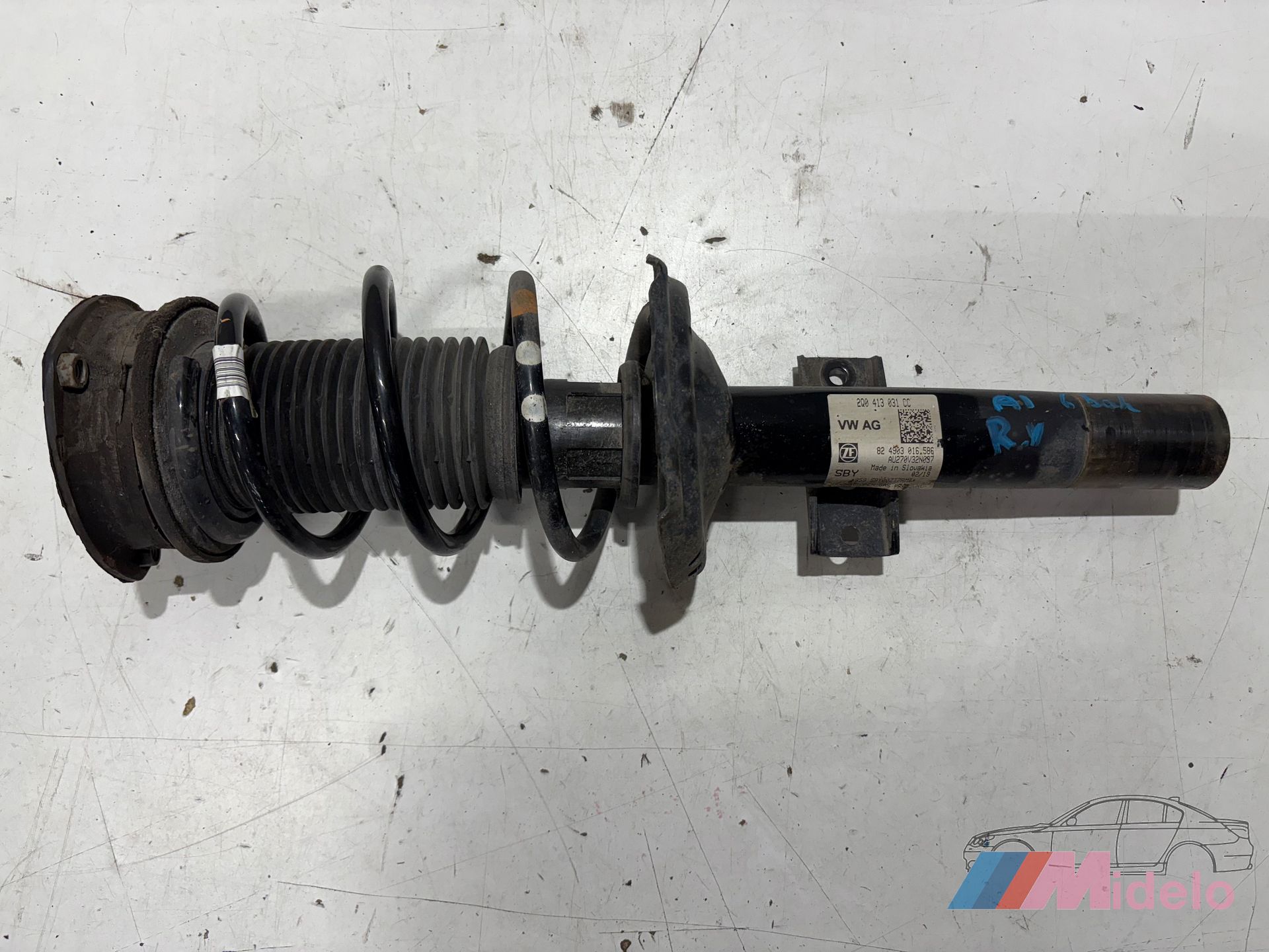 AUDI A1 (GBA) SCHOKBREKER RECHTS VOOR 2Q0413031CC shock absorber single usado en Menorca