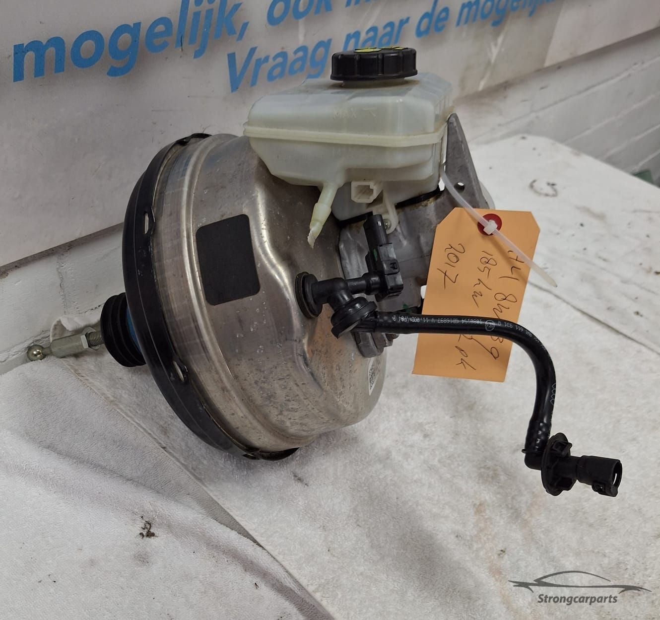 Rembekrachtiger met hoofdremcilinder Audi A4/A5 8W/5F 8W0612103B brake booster with master cylinder usado en Menorca foto 2